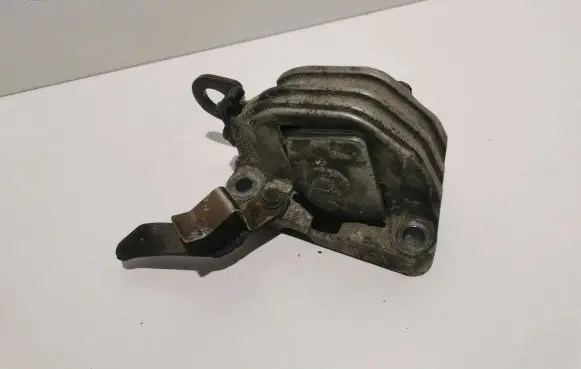 Volvo V70 Engine mount bracket 326D20