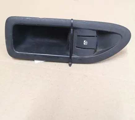 Renault Laguna II Electric window control switch 8200016013