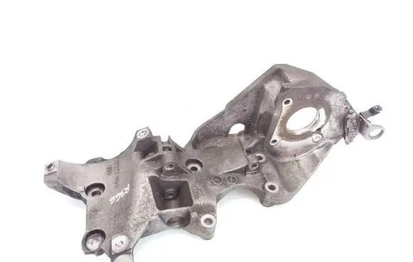 Skoda Octavia Mk2 (1Z) Generator/alternator bracket 03L903143K