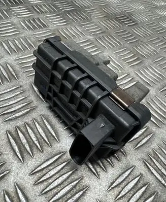 Volkswagen Touareg II Turbine electric control actuator 767649