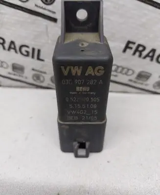 Volkswagen Golf V Glow plug pre-heat relay 03G907282A