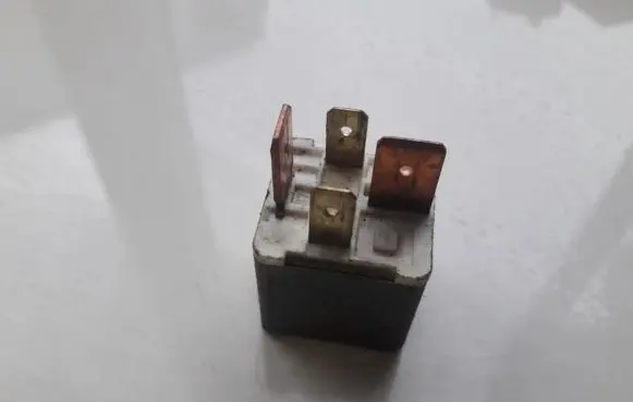 Volkswagen Golf III Other relay 191937503
