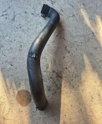 Volkswagen PASSAT B6 Engine coolant pipe/hose