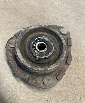 Toyota Avensis T220 Front upper strut mount 