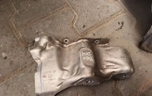 Opel Zafira C Exhaust heat shield 55492716
