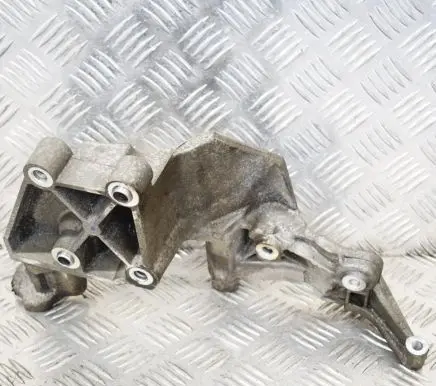 KIA Sportage Engine mounting bracket