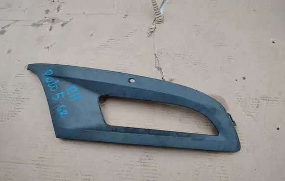Under headlight/headlamp trim