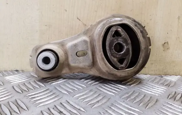 Nissan Primastar Gearbox mount 93860700 8200675206A