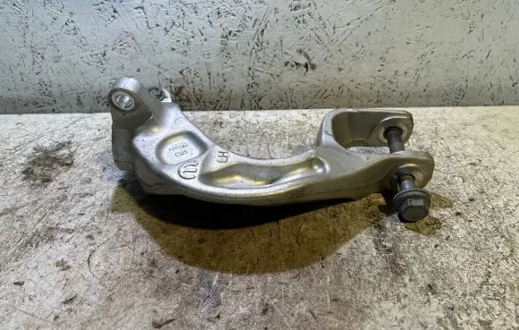 Jeep Grand Cherokee WL Front shock absorber mounting bracket 60749D