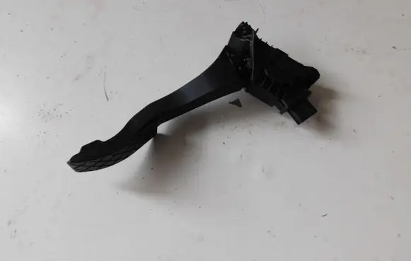 Volkswagen Tiguan Accelerator throttle pedal