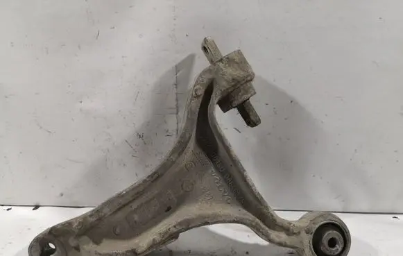 Volvo V70 Front lower control arm/wishbone 08646375