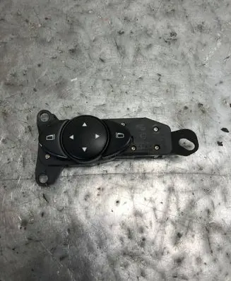 Mercedes-Benz E W211 Wing mirror switch 2118215379