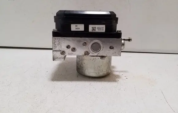 Nissan Leaf I (ZE0) ABS Pump 476604NC0B