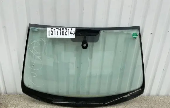 Volkswagen Golf VI Front windscreen/windshield window 