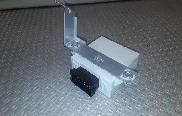 Toyota Avensis T250 Window wiper relay 8594005020