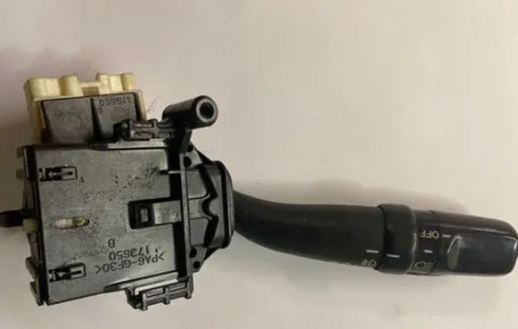 Toyota Avensis Verso Indicator stalk PA6GF30 173650