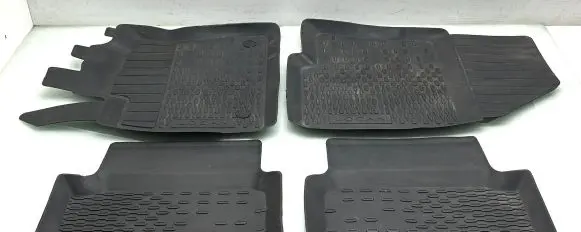 Dacia Logan III Car floor mat set 749026630R 749024222R 749024546R