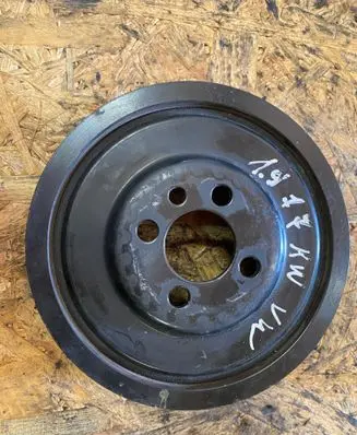 Volkswagen Golf V Crankshaft pulley 03G105243