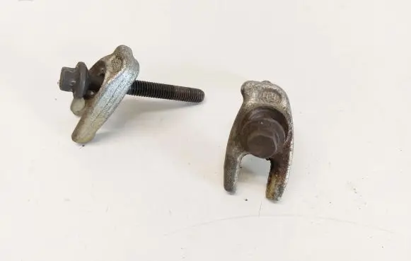 Renault Kadjar Fuel Injector clamp holder