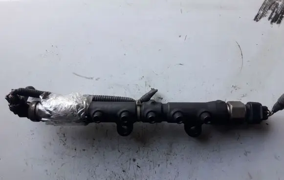 Toyota Avensis T250 Fuel distributor 