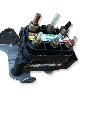 Mercedes-Benz E AMG W213 Air suspension valve block A0993200258 157234 171124
