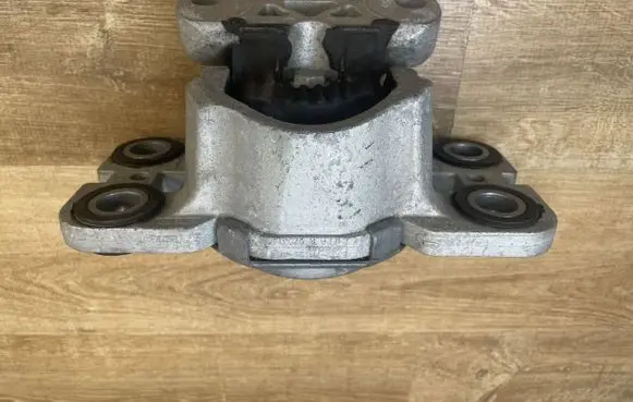 Jaguar E-Pace Engine mount bracket EJ327M121AD