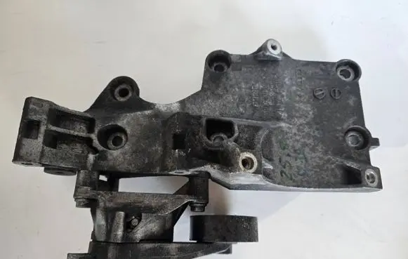 Volkswagen Touran I Generator/alternator bracket 03G903143A
