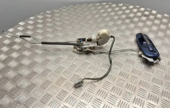 Honda CR-V Front door lock 9B26RH
