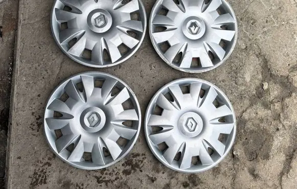 Renault Clio III R15 wheel hub/cap/trim 8200756827