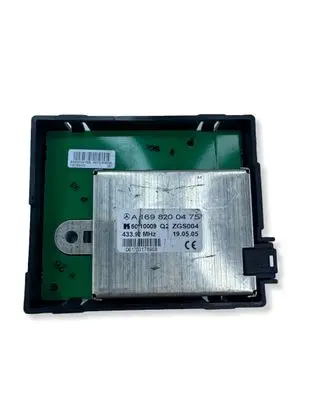 Mercedes-Benz A W169 Aerial antenna amplifier A1698200475 50110009 ZGS004