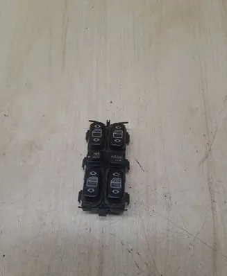 Mercedes-Benz A W168 Electric window control switch 1688206810 03753201