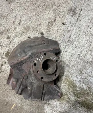 BMW X5 E53 Front wheel hub spindle knuckle