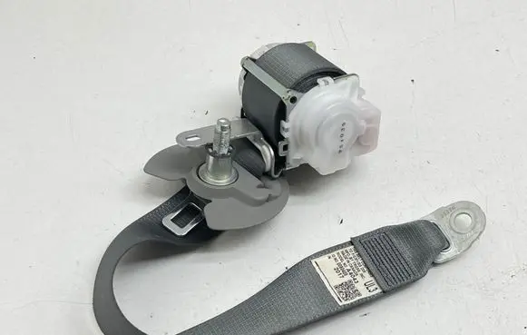 Toyota Highlander XU50 Third row seat belt Q076216