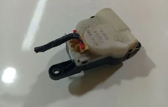 Chrysler Voyager Air flap motor/actuator 4734058B