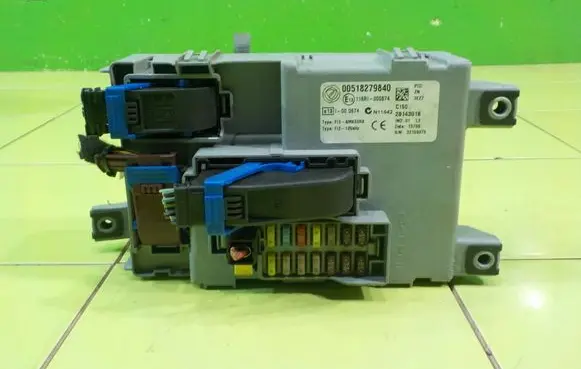 Fiat 500 Fuse box set 28143018 BEZPIECZNIKOW