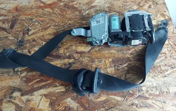 Mercedes-Benz E W212 Front seatbelt A2128607585
