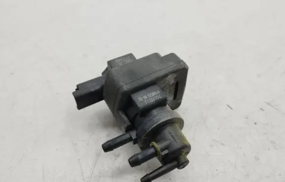 Mini Cooper Countryman R60 Vacuum valve 70177713 7599573