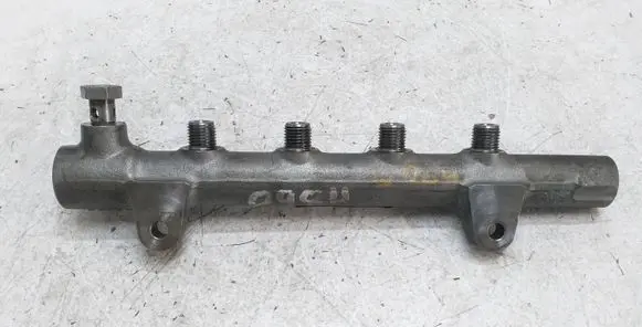 Mercedes-Benz C W204 Fuel main line pipe A6510700495 R9144Z240A
