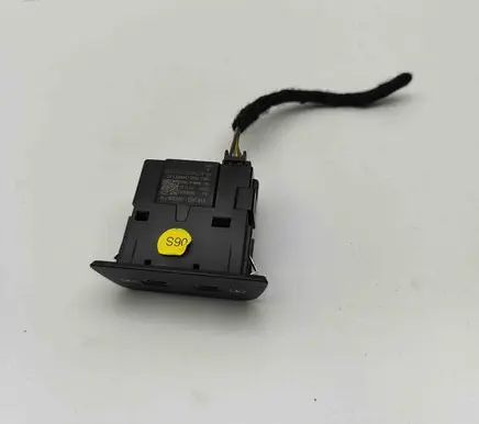 Volkswagen T-Roc USB socket connector 2G6035718