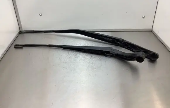 Subaru Tribeca Front wiper blade arm 