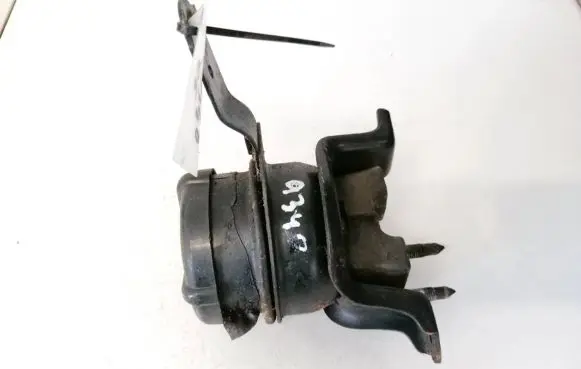 Toyota Avensis T220 Engine mount bracket