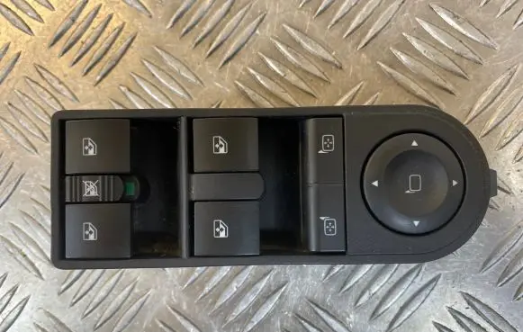 Opel Zafira B Electric window control switch 13228699