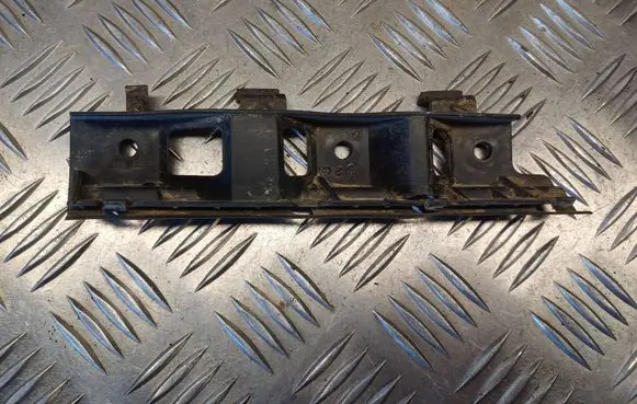 Volkswagen PASSAT B6 Front bumper mounting bracket 3C0807184