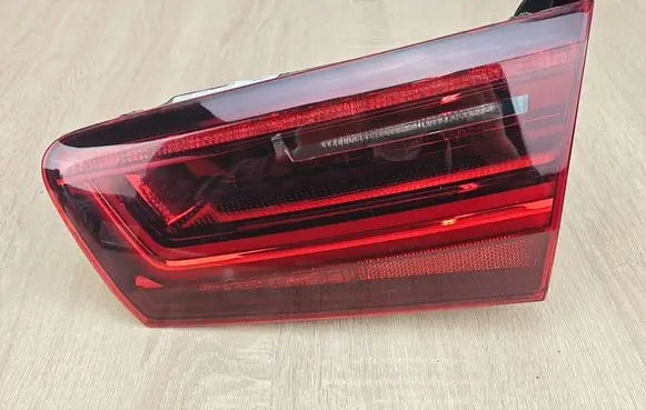 Tailgate rear/tail lights