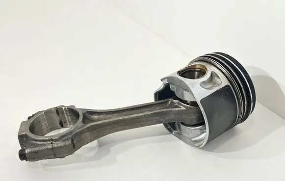 Volkswagen Caddy Piston with connecting rod 038G