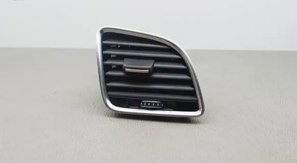 Audi Q3 8U Dashboard air vent grill cover trim 8U2820902D