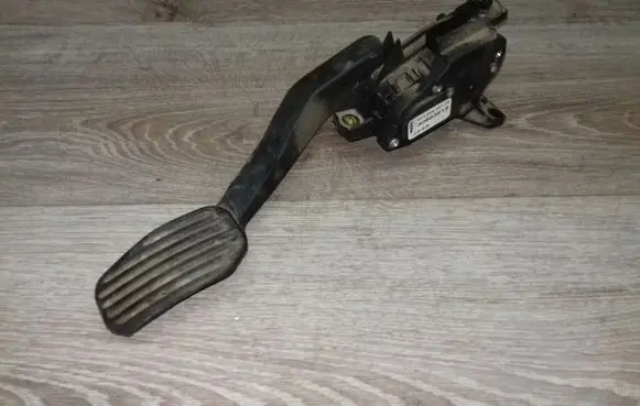 Volvo XC70 Accelerator throttle pedal 6PV00853715 30683515
