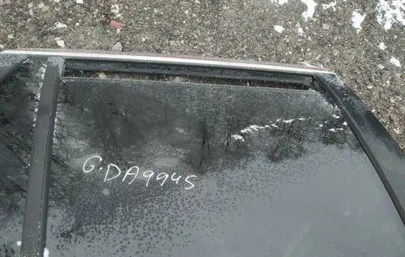 Volvo XC90 Rear door window glass