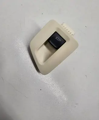 Volkswagen PASSAT B8 Tailgate opening switch 3C0959831 1518