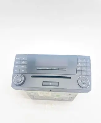 Mercedes-Benz C W203 Radio/CD/DVD/GPS head unit A2118209889